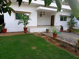 Silver Oak Country Yard Hotel & Resort