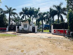 Silver Oak Country Yard Hotel & Resort