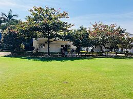 Silver Oak Country Yard Hotel & Resort