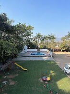 Silver Oak Country Yard Hotel & Resort