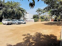 Silver Oak Country Yard Hotel & Resort