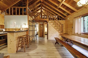 Cozy Lake Cabin 3 with Boatdock