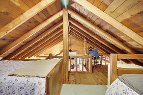 Cozy Lake Cabin 3 with Boatdock