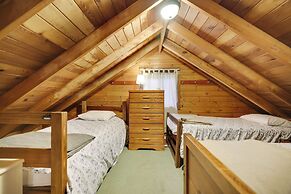 Cozy Lake Cabin 3 with Boatdock