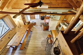 Cozy Lake Cabin 3 with Boatdock