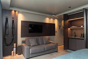 Eh Boutique Experience