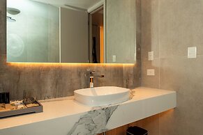 Eh Boutique Experience