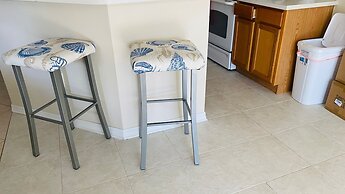 Near Beach-3br-sleeps6-patio-garden-parking-ac