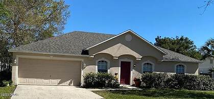 Near Beach-3br-sleeps6-patio-garden-parking-ac