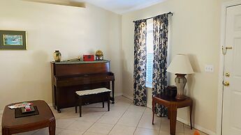 Near Beach-3br-sleeps6-patio-garden-parking-ac