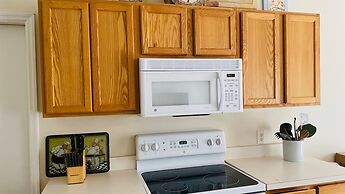 Near Beach-3br-sleeps6-patio-garden-parking-ac