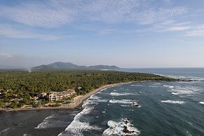 Beachfront Condo Los Panchos 101