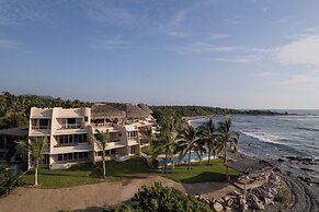 Beachfront Condo Los Panchos 101