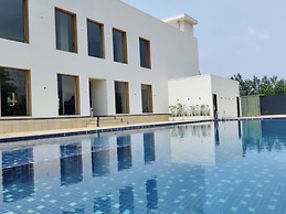 Bindiga Peak Resorts