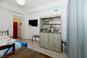 Mikro Nisi Studios & Apartments
