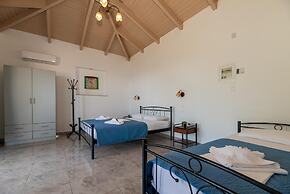 Mikro Nisi Studios & Apartments