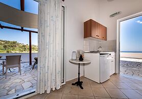 Mikro Nisi Studios & Apartments