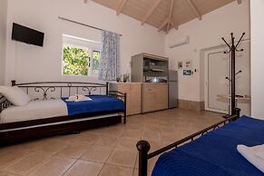 Mikro Nisi Studios & Apartments