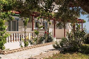 Mikro Nisi Studios & Apartments