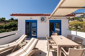 Mikro Nisi Studios & Apartments