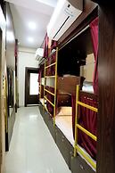 Mango Goregaon Hostel & PG