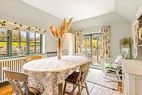 Hunts Cottage - Pet Friendly - From 200 Per Night
