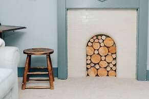 Hunts Cottage - Pet Friendly - From 200 Per Night