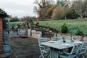 Hunts Cottage - Pet Friendly - From 200 Per Night