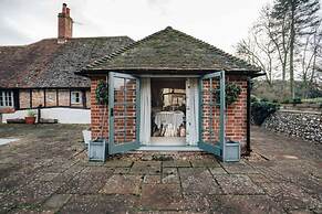 Hunts Cottage - Pet Friendly - From 200 Per Night