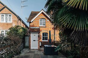 Rose Cottage - Central Henley - From 140 Per Night
