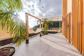 Seaside Retreat Green Coast