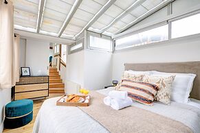 Cozy & Elegant Retreat Near Notre-Dame