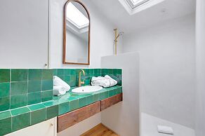 Cozy & Elegant Retreat Near Notre-Dame