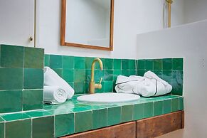 Cozy & Elegant Retreat Near Notre-Dame