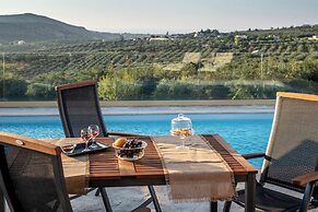 Villa Plyto Amazing views Heated pool