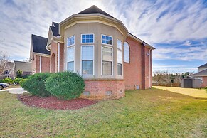 10 Mi to Dtwn Greensboro: Family Gem w/ Yard