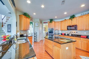 10 Mi to Dtwn Greensboro: Family Gem w/ Yard