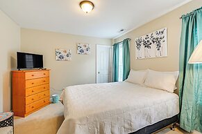 10 Mi to Dtwn Greensboro: Family Gem w/ Yard