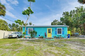 Charming Art-filled Cottage w/ Private Pool!