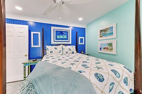 Charming Art-filled Cottage w/ Private Pool!