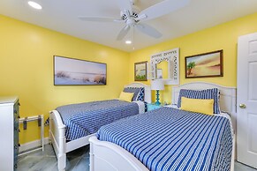 Charming Art-filled Cottage w/ Private Pool!