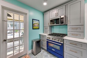 Charming Art-filled Cottage w/ Private Pool!