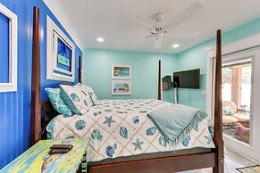 Charming Art-filled Cottage w/ Private Pool!