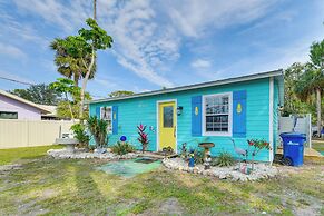 Charming Art-filled Cottage w/ Private Pool!