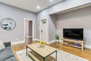 5 Mi to Dtwn: Ukrainian Village Apartment!