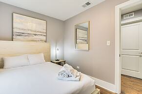 5 Mi to Dtwn: Ukrainian Village Apartment!