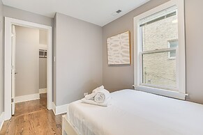 5 Mi to Dtwn: Ukrainian Village Apartment!