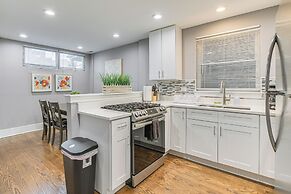 5 Mi to Dtwn: Ukrainian Village Apartment!
