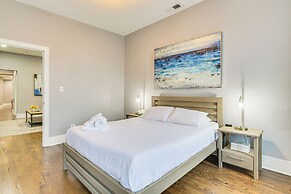 5 Mi to Dtwn: Ukrainian Village Apartment!