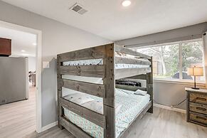 10 Mi to Dtwn Houston: Dog-friendly Home w/ Yard!